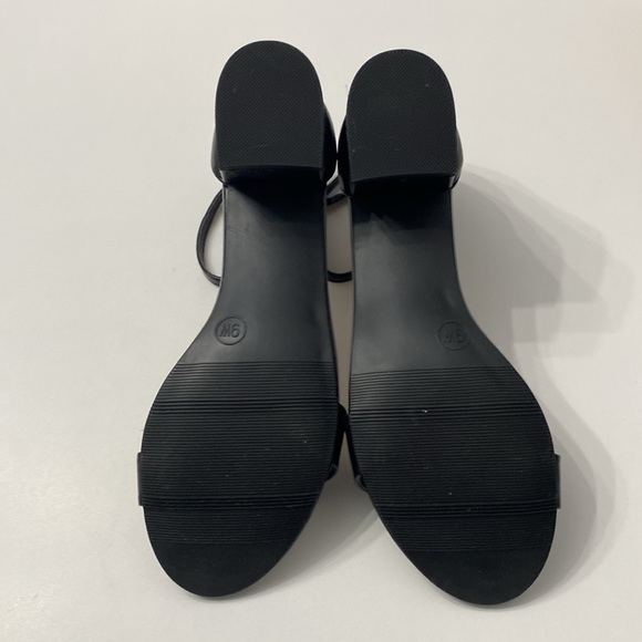 New💕 Adorable Black Memory Foam Sandals - Picture 7 of 11